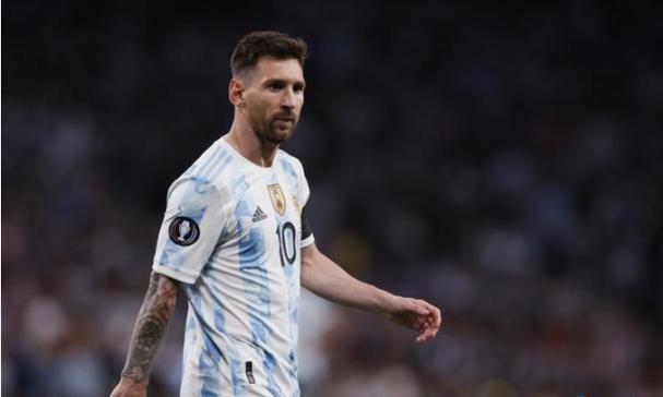 日本57岁男子为女偶像花光退休金，被要求打工，情绪失控刺死对方